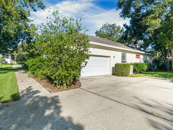 3rd image of 402 Courtlea Creek Dr
