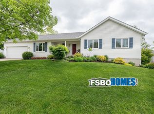 5011 Dove Ct, Bettendorf, IA 52722