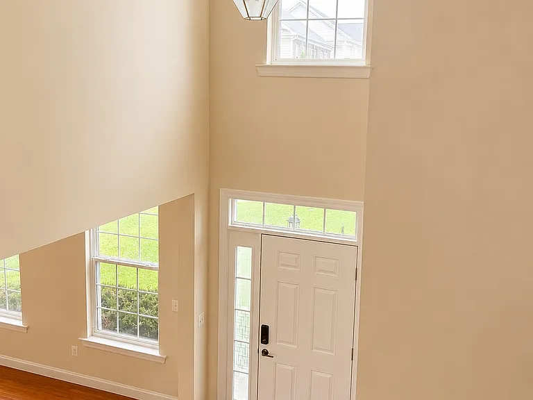 404 Tailor St — Photo 11