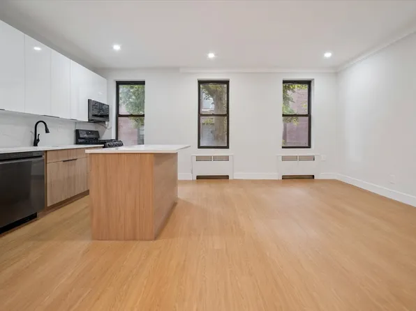 20 93rd Street image 1 of 6