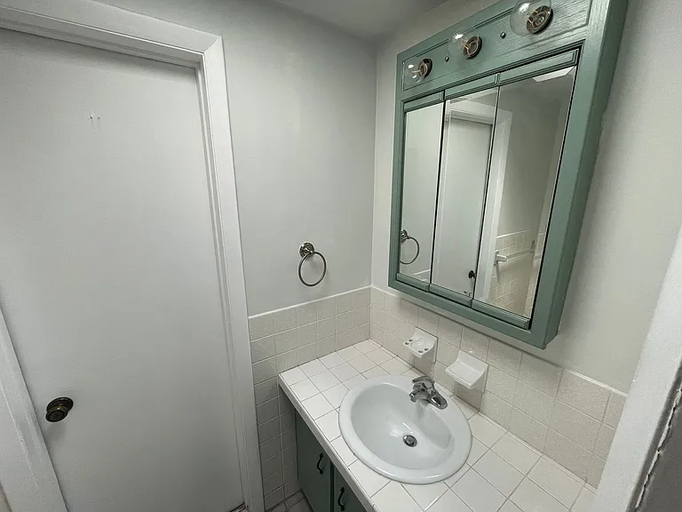 7552 Cumber Dr — Photo 16