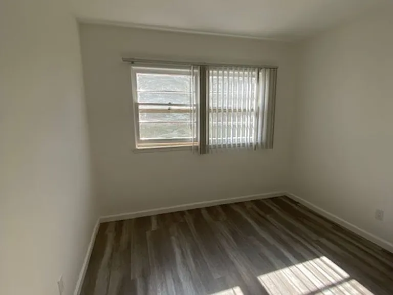 13759 Oxnard St — Photo 22