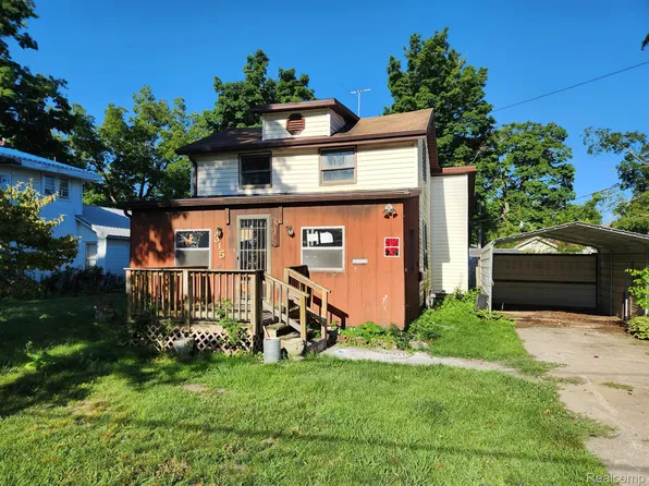 315 McOmber St, Dowagiac, MI 49047