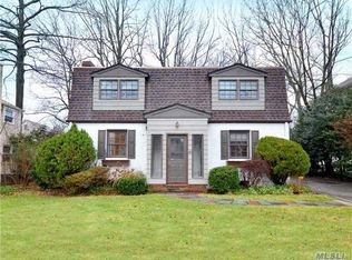 42 Bellingham Ln, Great Neck, NY 11023