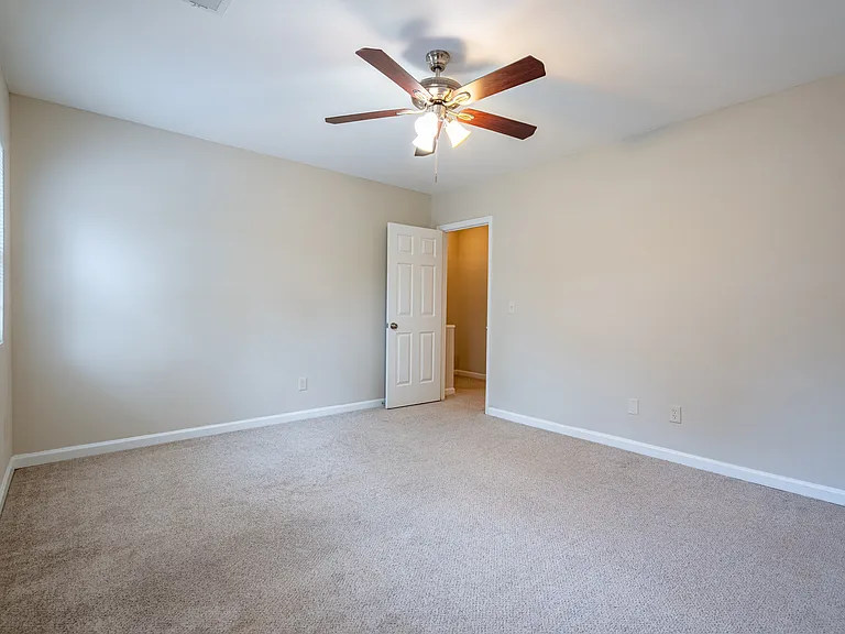 114 Bentley Pkwy #B — Photo 10
