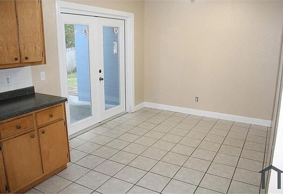 4th image of 205 Regal Park Dr