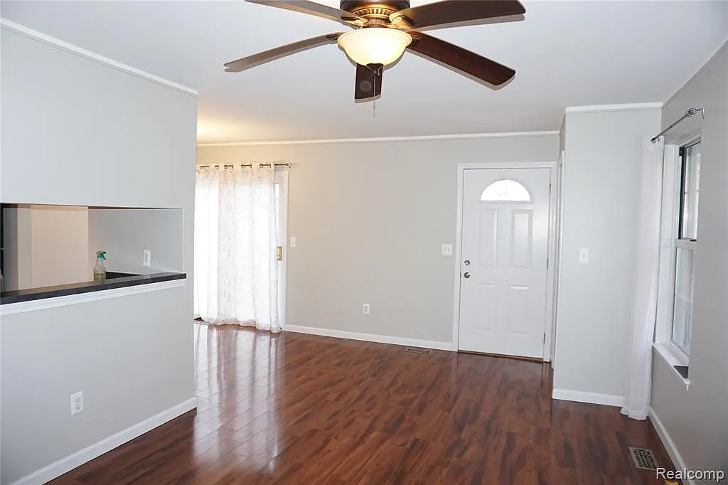 3 bed, 1.5 bath, 1068 sqft, $1,800 — Photo 4