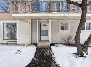 2519 W 38th St NE #3, Calgary, AB T1Y4W8