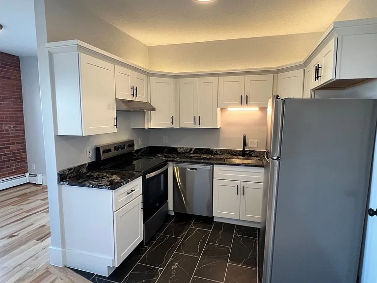 105 Main St — Photo 2