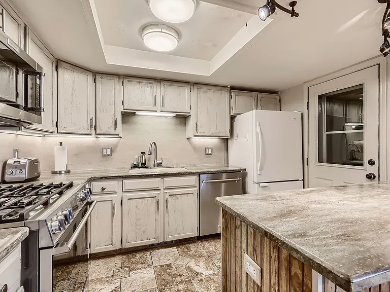 3833 Paseo Del Prado — Photo 5