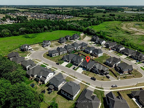 3rd image of 126 Aspen Cir