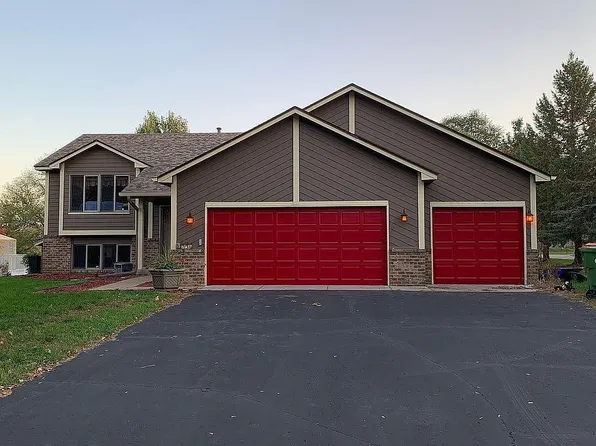 204 Ulmer Dr, Lino Lakes, MN 55014