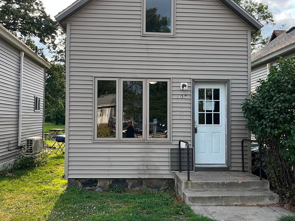 1st image of 607 3rd St NE