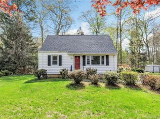 68 Nonopoge Rd, Fairfield, CT 06825