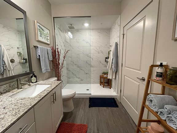 4th image of 5885 Lakehurst Dr #1203