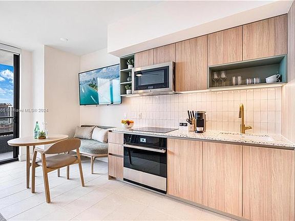 3rd image of 601 NE 1st Ave #2810