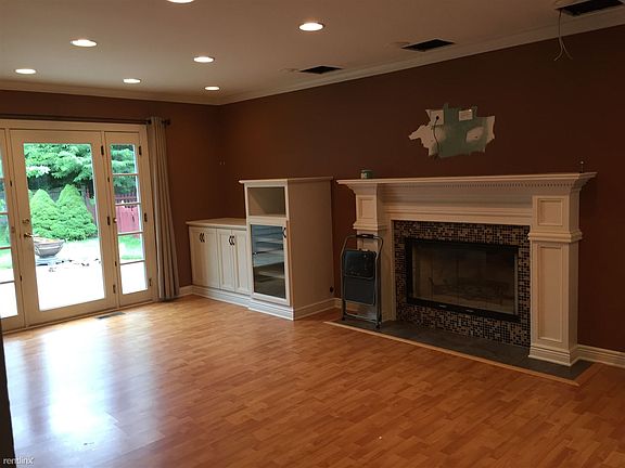 4th image of 1832 Paddington Ave