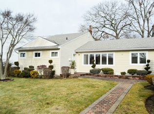 147 Hamilton Ave, Massapequa, NY 11758