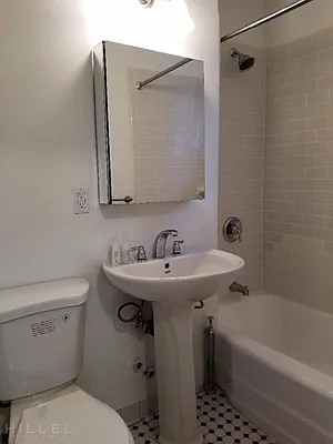 Rented by Hillel Realty Group | media 17