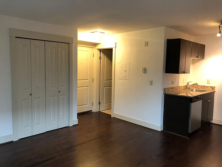 120 NW 39th St #306 — Photo 6