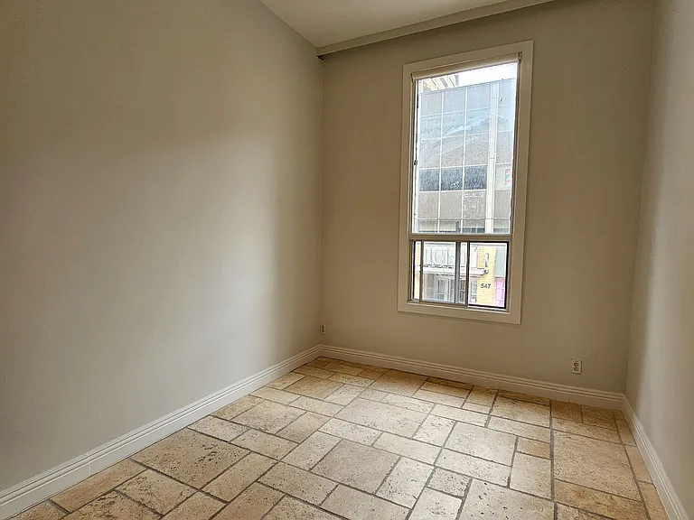 550 Yonge St #2F — Photo 17