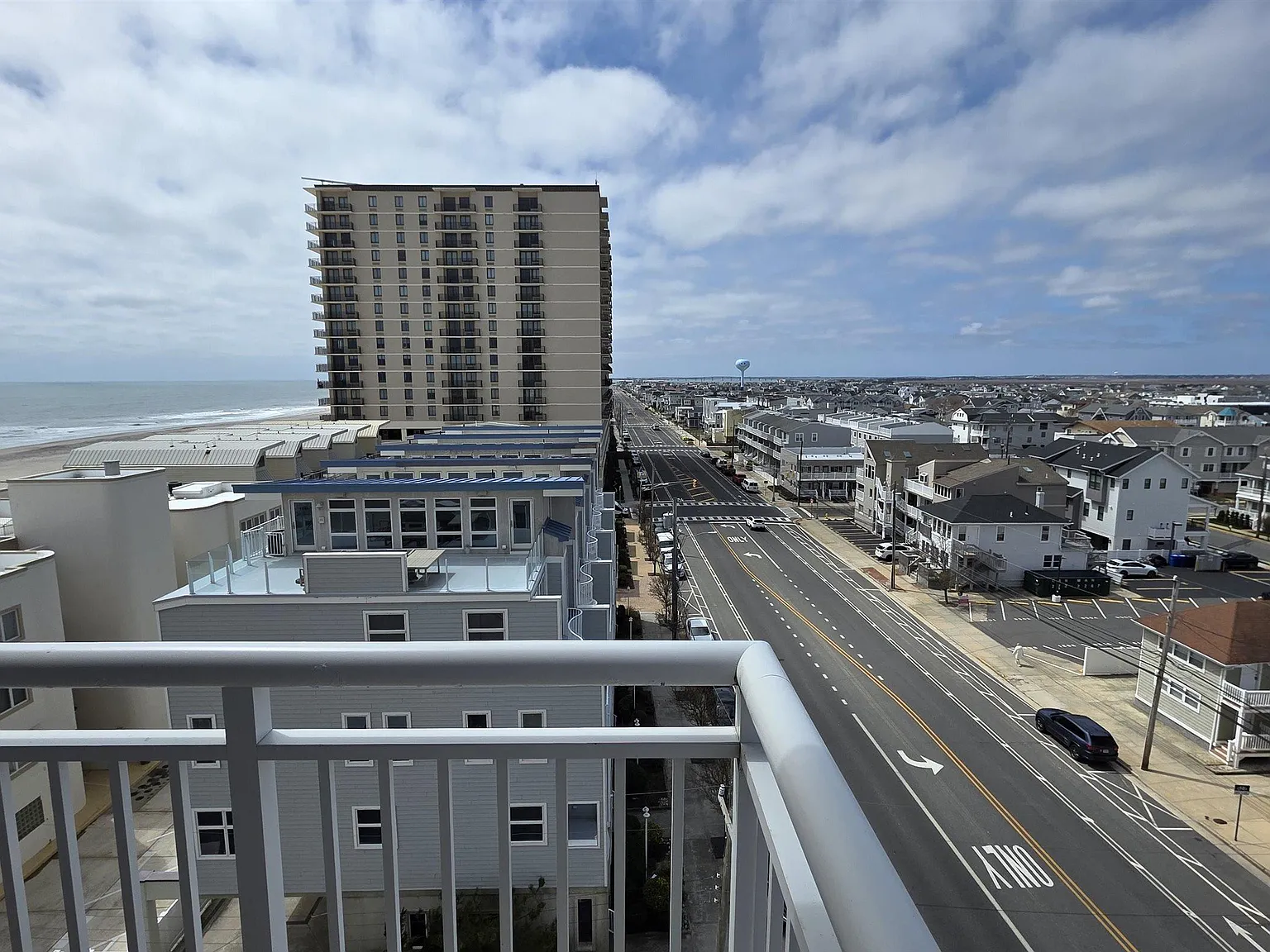 2 bed, 1.5 bath, 1020 sqft, $2,000 — Photo 4