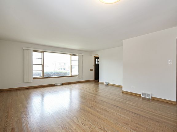 2nd image of 10136 S Minnick Ave