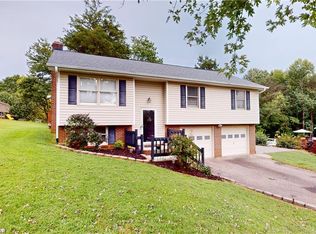 140 Cedar Knoll Dr, Mount Airy, NC