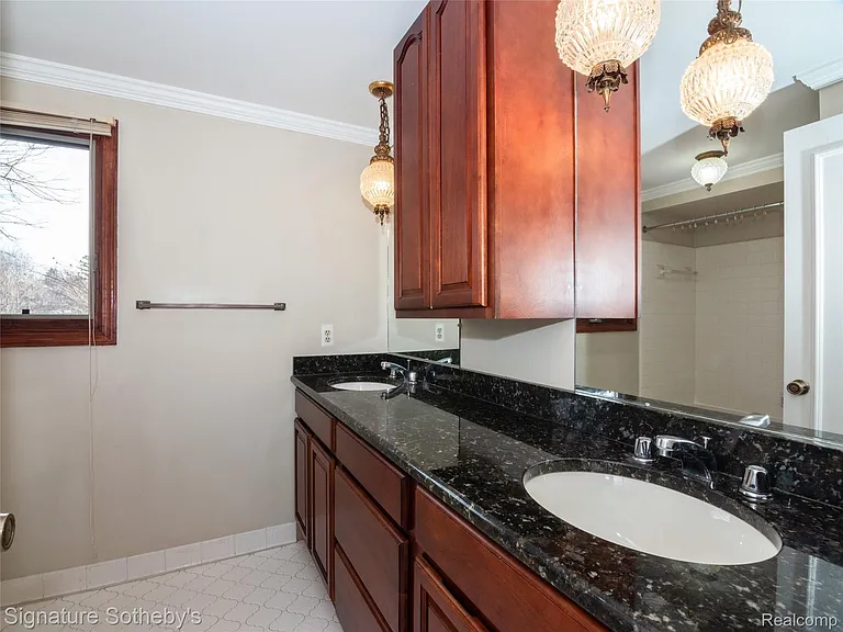 5105 Provincial Dr — Photo 13