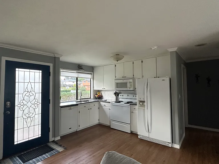 3480 Oak St — Photo 8