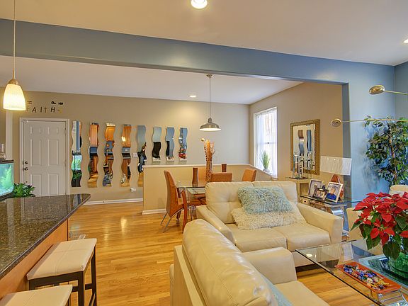 5th image of 4052 N Richmond St Unit 3A