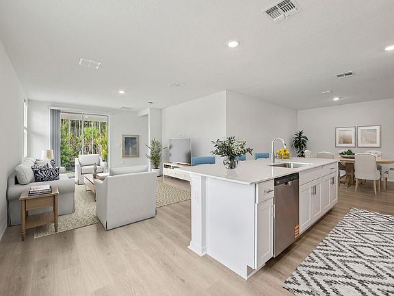 The Everett floorplan modeled at Ridgehaven Villas.