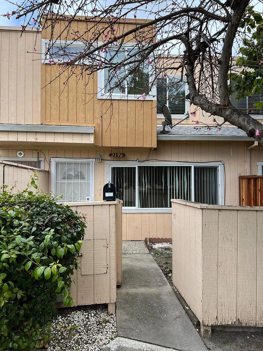 2196 Luz Ave photo 1