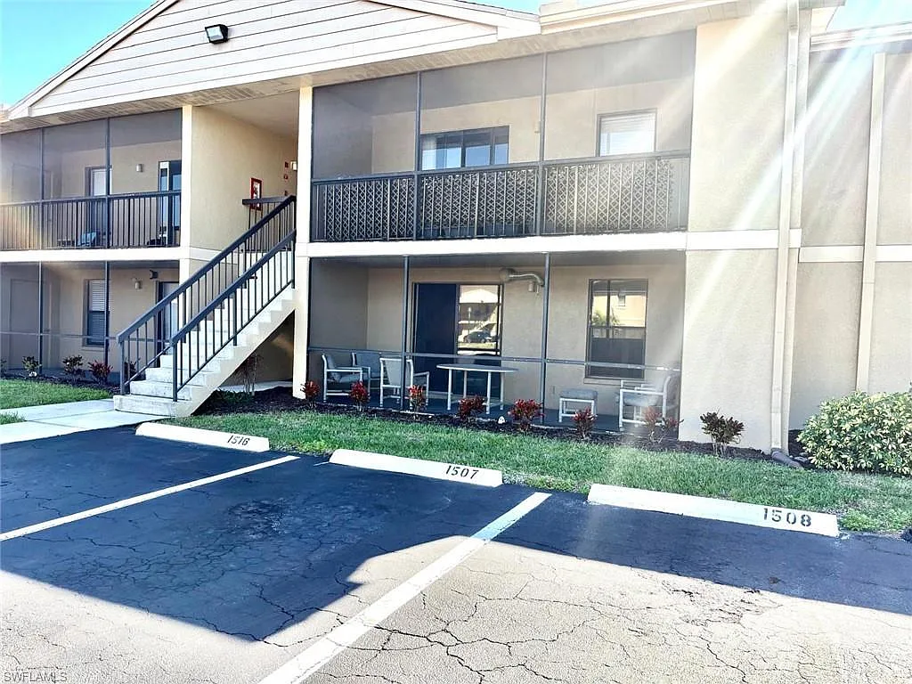 1 bed, 1.0 bath, 810 sqft, $1,000 — Photo 2