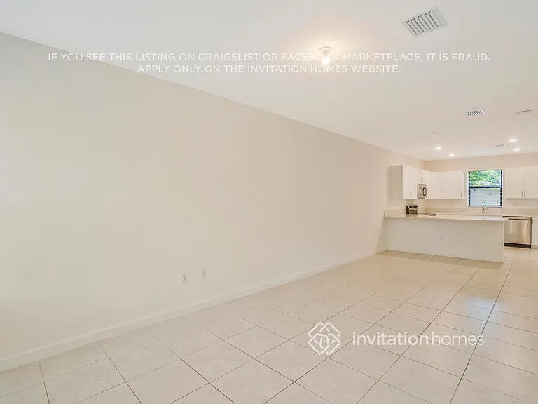 1636 SW 29th St — Photo 4