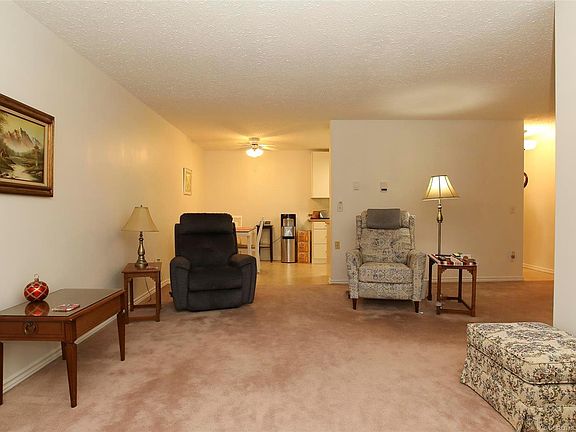5th image of 555 Rowcliffe Ave #306