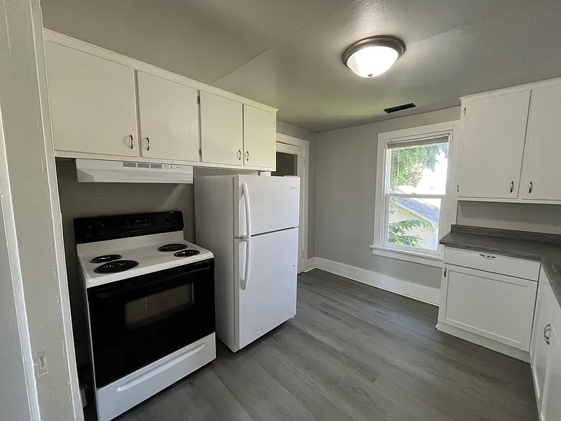 2 bed, 1.0 bath, $879 — Photo 3