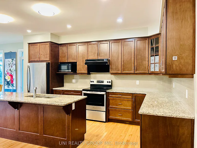 70 Stanhope Ct — Photo 9