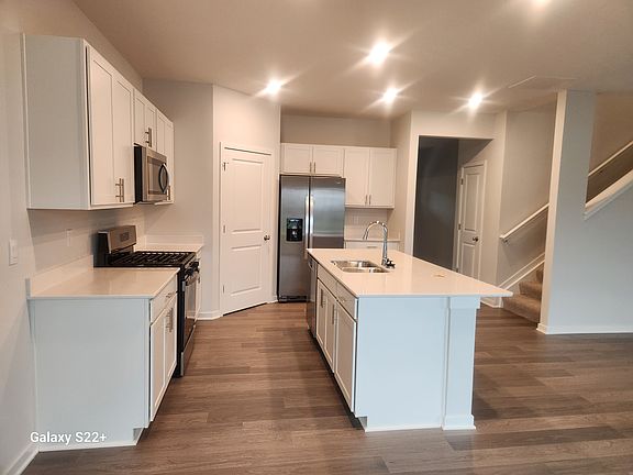 4th image of 197 Kidbrooke Dr