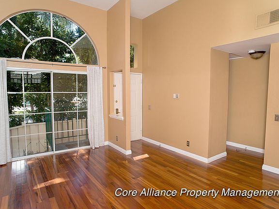 4th image of 5455 Sylmar Ave
