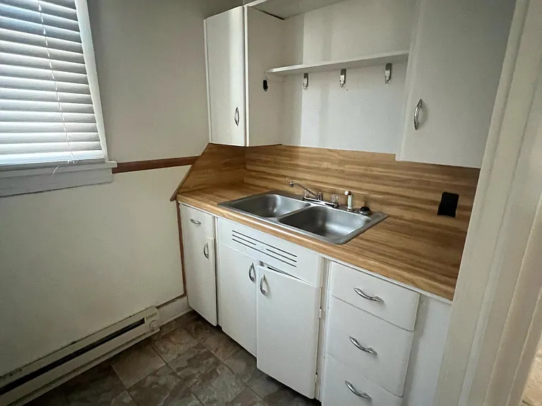 105 E High St #4 — Photo 4