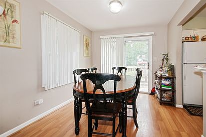 4th image of 205 W 41st St