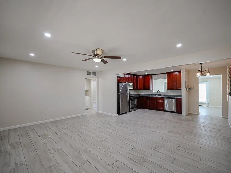 1053 E Weldon Ave — Photo 16