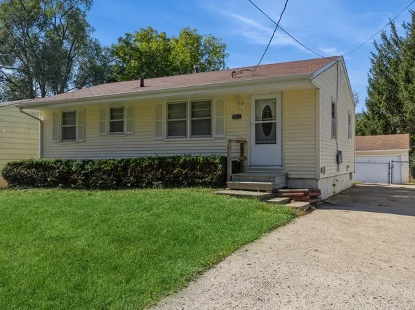 2912 E 36th Ct, Des Moines, IA 50317