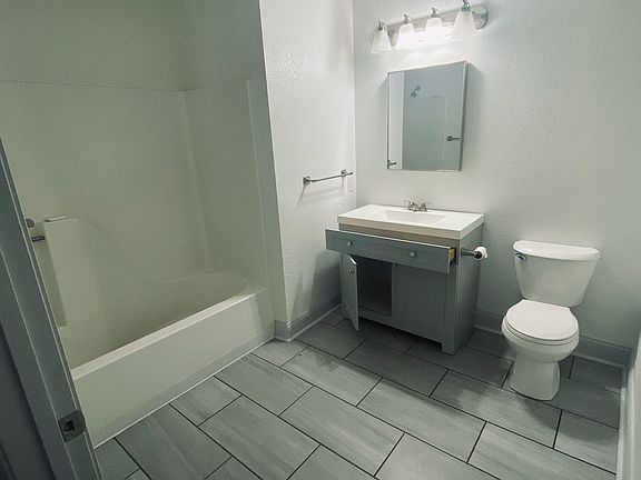5th image of 310 Delawareunit #305
