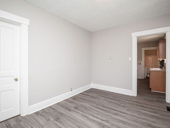 5th image of 154 S Walnut St