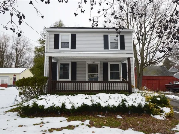 237 N Pleasant St, Canandaigua, NY 14424