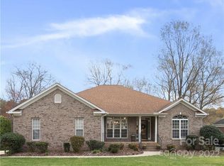 124 Pebble Brook Ln, Mooresville, NC 28117