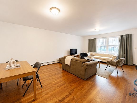 3rd image of 371 Kosciuszko St #2A