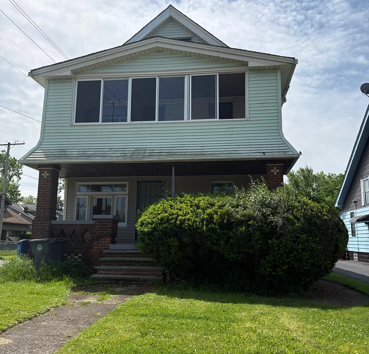3 bed, 1000 sqft, $1,050 — Photo 1